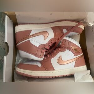 Never Worn! Nike Air Jordan’s White and Rose Gold Accent Size 9.5